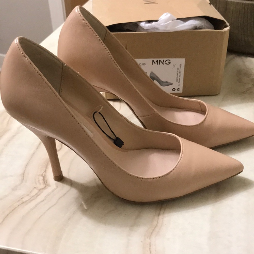 Nude Pumps